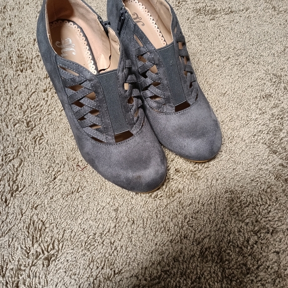 Gray heels - Picture 4 of 4